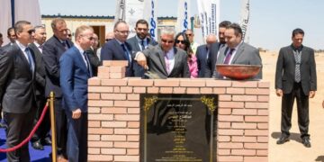  رئيس اقتصادية قناة السويس يشهد وضع حجر أساس مشروع "تريجاس" بالمنطقة الصناعية في السخنة