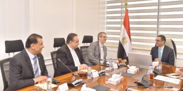 وزير الاستثمار: مصر تعمل على بناء استراتيجية واضحة لصناعة الغزل والنسيج