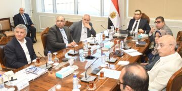 وزير الإسكان يلتقي مسئولى شركة "أبناء حسن علام" لمتابعة الموقف التنفيذي للمشروعات التى تتولى تنفيذها