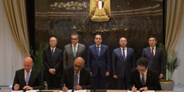 مدبولي يشهد توقيع اتفاق إنشاء مصنع لتغطية 100% من احتياجات أكياس الدم