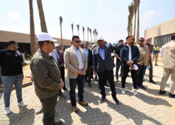 وزير الإسكان يقوم بجولة موسعة لمتابعة سير العمل بكافة مكونات مشروع "حدائق تلال الفسطاط"