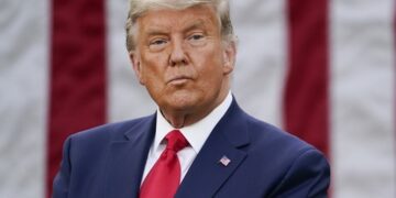 ترامب يطالب الفيدرالي الأمريكي مجددًا بخفض أسعار الفائدة بعد تحسن بيانات الوظائف