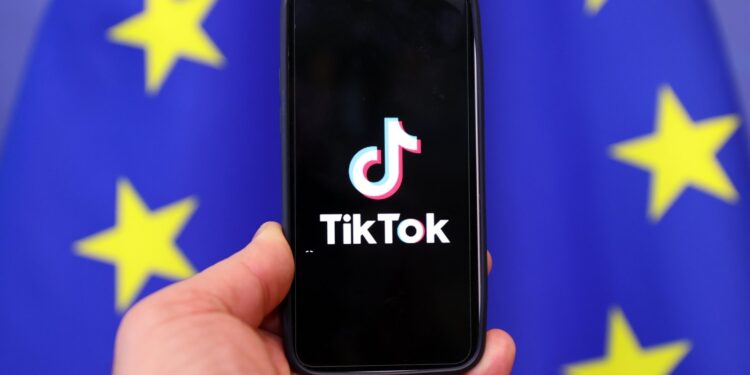 تيك توك في أزمة.. غرامة كبيرة بسبب نقل بيانات الأوروبيين إلى الصين