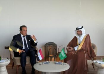 وزير الصحة يبحث مع نظيره السعودي سبل تعزيز التعاون في القطاع الصحي
