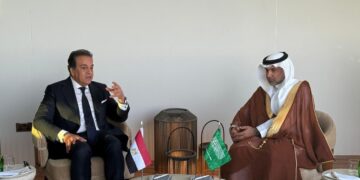 وزير الصحة يبحث مع نظيره السعودي سبل تعزيز التعاون في القطاع الصحي