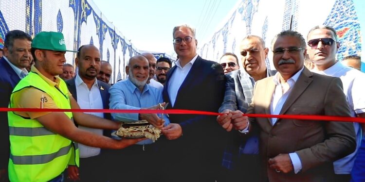 كريم بدوي يفتتح مشروع تطوير قرية الطوناب بأسوان