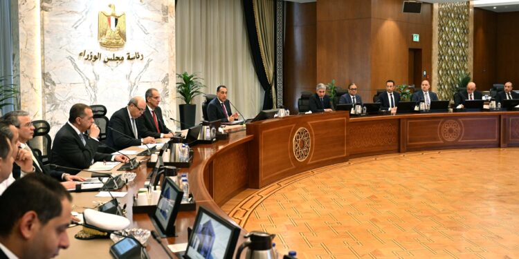 رئيس الوزراء : نسعى حالياً إلى اتخاذ خطوات تستهدف تحسين الخدمات المقدمة للسائحين الوافدين إلى مصر