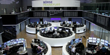 تباين مؤشرات البورصات الأوروبية في بداية التعاملات وسط ترقب للبيانات اقتصادية