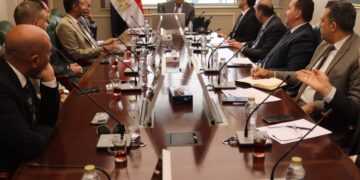 وزير الكهرباء يتابع مع مسئولي شركة ساى شيلد خطة تنفيذ برنامج الشحن الموحد العدادات الكهربائية