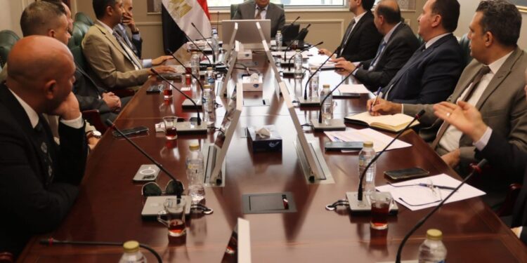 وزير الكهرباء يتابع مع مسئولي شركة ساى شيلد خطة تنفيذ برنامج الشحن الموحد العدادات الكهربائية