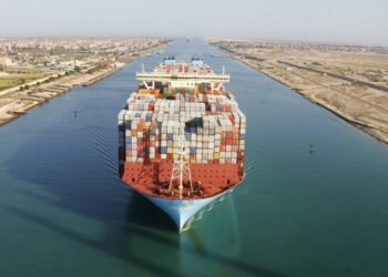 إيرادات قناة السويس تتراجع إلى 1.8 مليار دولار بالنصف الأول من 2024/2025.. خسائر 62%