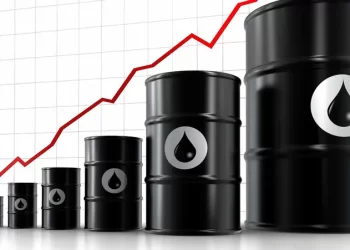أسعار النفط تصعد بأكثر من 1% وسط انتعاش فني وترقب في الأسواق