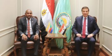 استقبل علاء فاروق وزير الزراعة واستصلاح الأراضي، "مباي محمد" وزير الخارجية والتعاون الدولي بجمهورية جزر القمر المتحدة، والوفد المرافق له، لبحث تعزيز آفاق التعاون في المجال الزراعي بين البلدين الشقيقين، وذلك في إطار الزيارة الرسمية التي يقوم بها الرئيس عثمان غزالي رئيس جزر القمر، إلى مصر.