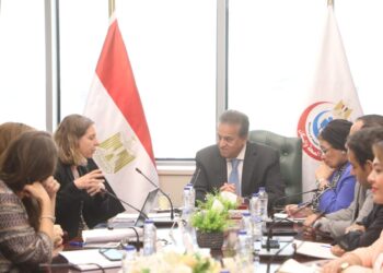 وزير الصحة والسكان يبحث مع وفد الوكالة الفرنسية للتنمية AFD سبل تعزيز التعاون في القطاع الصحي