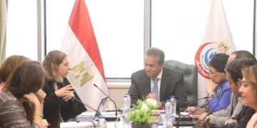 وزير الصحة والسكان يبحث مع وفد الوكالة الفرنسية للتنمية AFD سبل تعزيز التعاون في القطاع الصحي