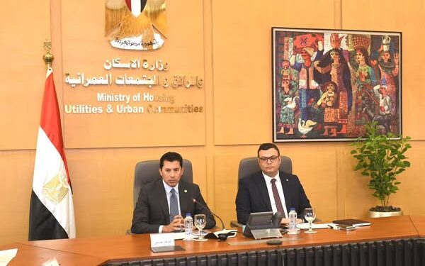 وزير الإسكان : يتم العمل على توفير جميع احتياجات المواطنين بالمدن الجديدة