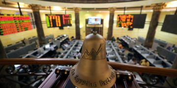 تباين مؤشرات البورصة المصرية مع ختام جلسة الأحد.. خسائر للأسهم القيادية