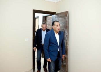 رئيس الوزراء يتفقد مشروع إسكان محدودي الدخل بالعجيزي ضمن تطوير العشوائيات