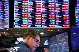 أثرياء آسيا يقلصون حيازاتهم من الأسهم والسندات الأمريكية ويتجهون لأسواق هونج كونج وأوروبا