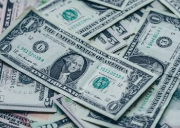 تحركات طفيفة لسعر الدولار في البنوك المصرية بنهاية تعاملات اليوم الأحد 11 مايو
