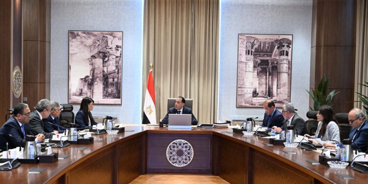 مدبولي يترأس اجتماع لجنة إصلاح الهيئات الاقتصادية ويوجه بمواصلة جهود إعادة الهيكلة