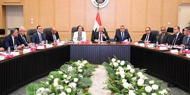 كامل الوزير: خطة لاستغلال الأصول الصناعية غير المستغلة وتعظيم العائد الاقتصادي