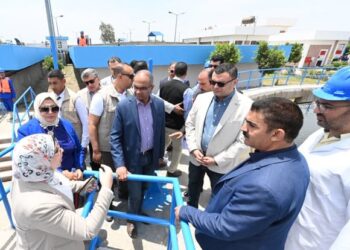 وزير الإسكان يوجه بوضع خطة لتلبية كافة الاحتياجات الحالية والمستقبلية من مياه الشرب والصرف الصحي بمحافظة الشرقية