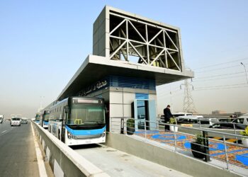 رئيس الوزراء يتفقد التشغيل التجريبي للأتوبيس الترددي BRT ويتابع أعمال مشروع حدائق تلال الفسطاط
