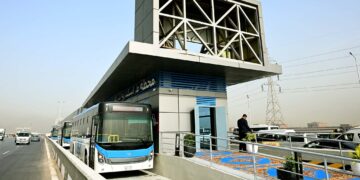 رئيس الوزراء يتفقد التشغيل التجريبي للأتوبيس الترددي BRT ويتابع أعمال مشروع حدائق تلال الفسطاط