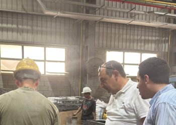 وزير قطاع الأعمال يتفقد "سيجوارت".. ويشيد بجودة الإنتاج والمساهمة في مشروعات القطار السريع