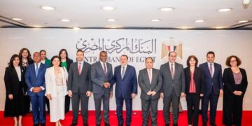 محافظ البنك المركزي يلتقي وفد صندوق النقد لمتابعة تطورات برنامج الإصلاح الاقتصادي