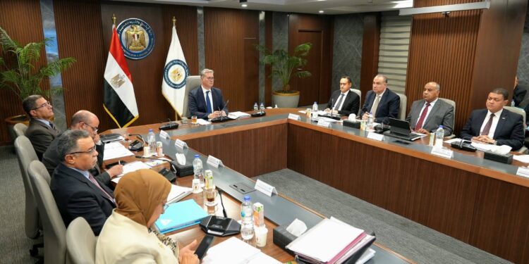 وزير البترول : دعم شركة ثروة للبترول للتوسع فى اعمالها وتعظيم قدراتها التنافسية فى انشطة البحث والاستكشاف داخل وخارج مصر