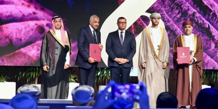 وزير الإسكان : سنقدم الدعم الكامل للشركات المصرية المتخصصة في مشروعات البنية الأساسية