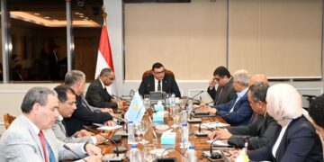 وزير الإسكان يتابع أعمال وجهود الوزارة في ملف تحلية المياه
