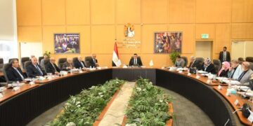 وزير الإسكان : الوزارة تتحمل مسئولية وطنية في توفير خدمات مياه الشرب والصرف الصحي بجودة وكفاءة عالية