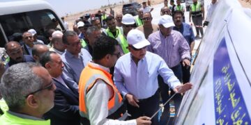 كامل الوزير يتفقد مشروعات النقل والصناعة بالمنيا ويوجه بتطوير المناطق الصناعية