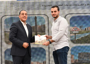 رئيس الوزراء يسلم عقود الوحدات السكنية للمستفيدين من مشروع المبادرة الرئاسية  سكن لكل المصريين