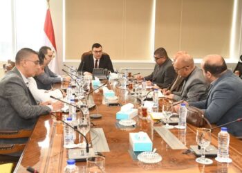 وزير الإسكان يتابع تنفيذ خطة تطوير المحاور والطرق الرئيسة بمدن غرب القاهرة ومنظومة مياه الشرب والصرف الصحي