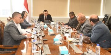 وزير الإسكان يتابع تنفيذ خطة تطوير المحاور والطرق الرئيسة بمدن غرب القاهرة ومنظومة مياه الشرب والصرف الصحي