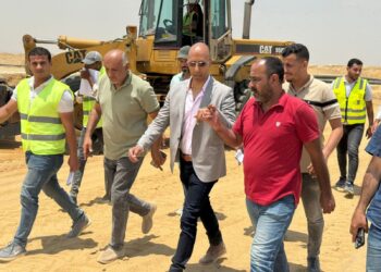 وزير الإسكان يتابع تنفيذ مشروعات الطرق والمرافق بالامتداد الجنوبي للقاهرة الجديدة