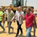وزير الإسكان يتابع تنفيذ مشروعات الطرق والمرافق بالامتداد الجنوبي للقاهرة الجديدة