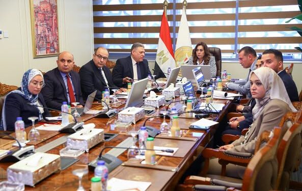 وزيرة التنمية المحلية : يجب محاسبة المقصرين من الموظفين والعاملين المتسببين في تعطيل ملفات المواطنين