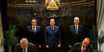 مدبولي يشهد توقيع عقد تأسيس أول شركة مشتركة بين مصر وأمريكا لتصنيع وتصدير الأدوية والمكملات الغذائية