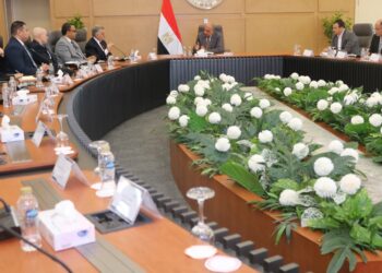 وزير الكهرباء: 4 مشروعات للطاقة الشمسية والرياح بقدرة 400 ميجاوات باستثمارات 388 مليون دولار
