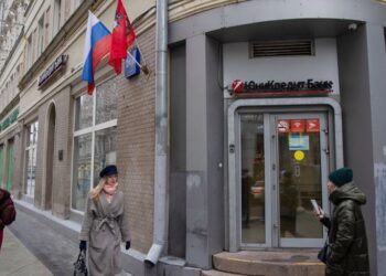 شركات إماراتية تبحث مع الحكومة الإيطالية  شراء وحدة يونيكريديت الروسية