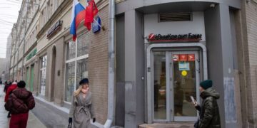 شركات إماراتية تبحث مع الحكومة الإيطالية  شراء وحدة يونيكريديت الروسية