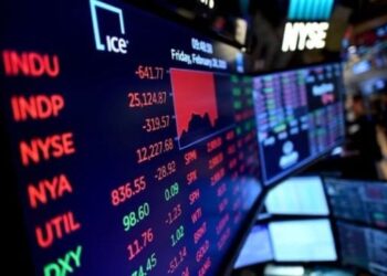 مؤشرات الأسهم الأمريكية تتراجع وسط تحذيرات من ركود وتوترات تجارية متصاعدة
