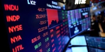 مؤشرات الأسهم الأمريكية تتراجع وسط تحذيرات من ركود وتوترات تجارية متصاعدة