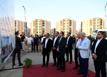 مدبولي يتفقد مشروعات الإسكان والخدمات بحدائق العاصمة.. 120 ألف وحدة سكنية قيد التنفيذ