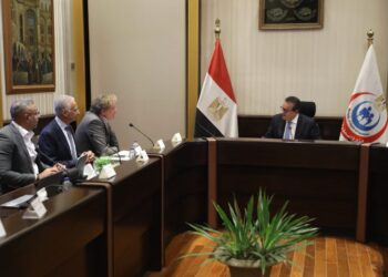  وزير الصحة والسكان يبحث التوسع بملف تدريب الأطباء وإرسال وفود لألمانيا لصقل مهاراتهم